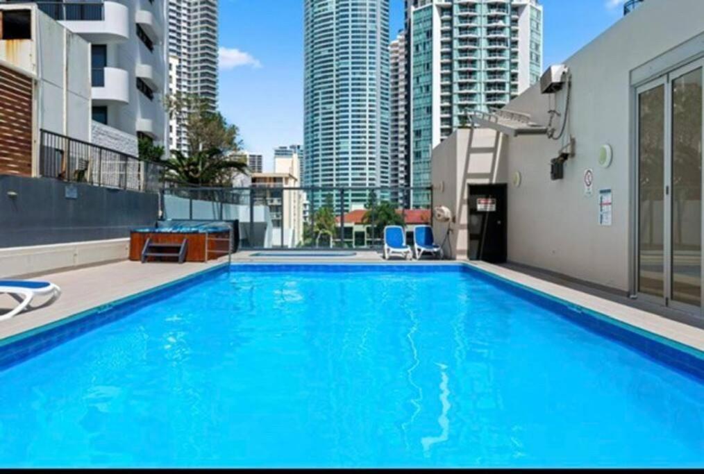 Ferienwohnung Fabulous Sea Views In The Heart Of Surfers Gold Coast Exterior foto